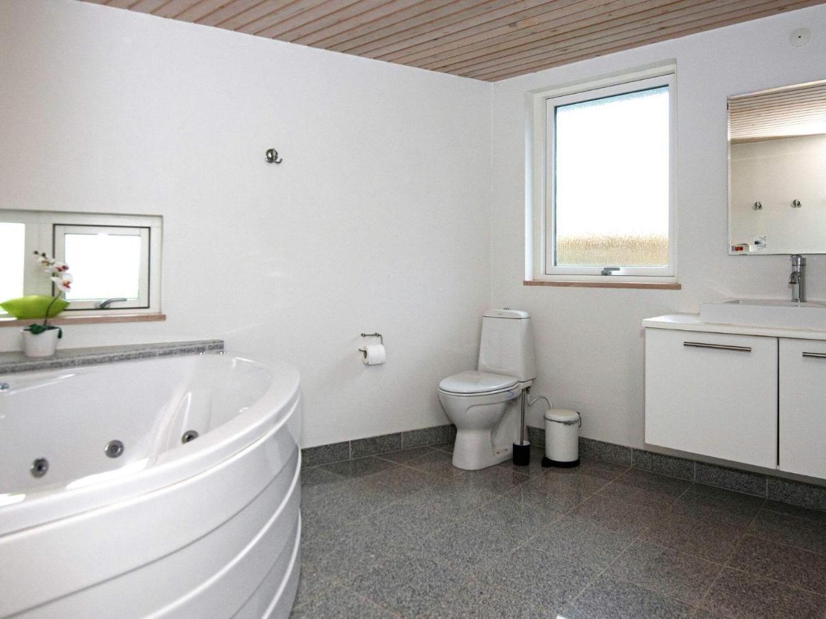 8 Person Holiday Home In Ebeltoft Luaran gambar